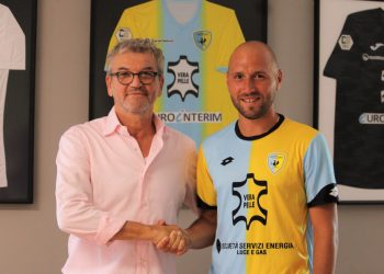 LA DIFESA SI RINFORZA CON LUCA PIANA. UFFICIALE L’ARRIVO DEL CENTRALE CRESCIUTO NELLA SAMPDORIA CON UN IMPORTANTE PASSATO TRA NAZIONALE GIOVANILE E SERIE C.